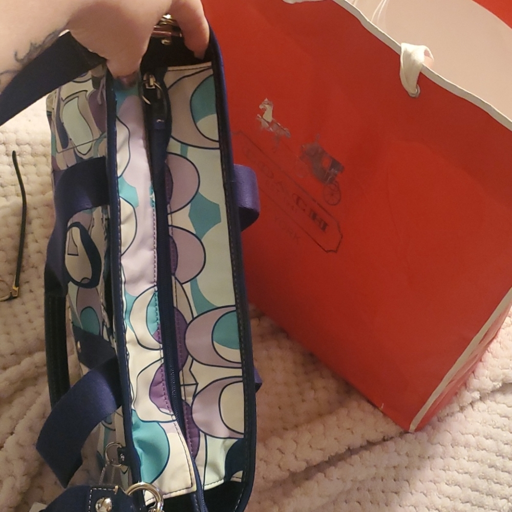 COPY - Beautiful bag w/ matching coin bag BAG NOT INCLUDED - Picture 9 of 16